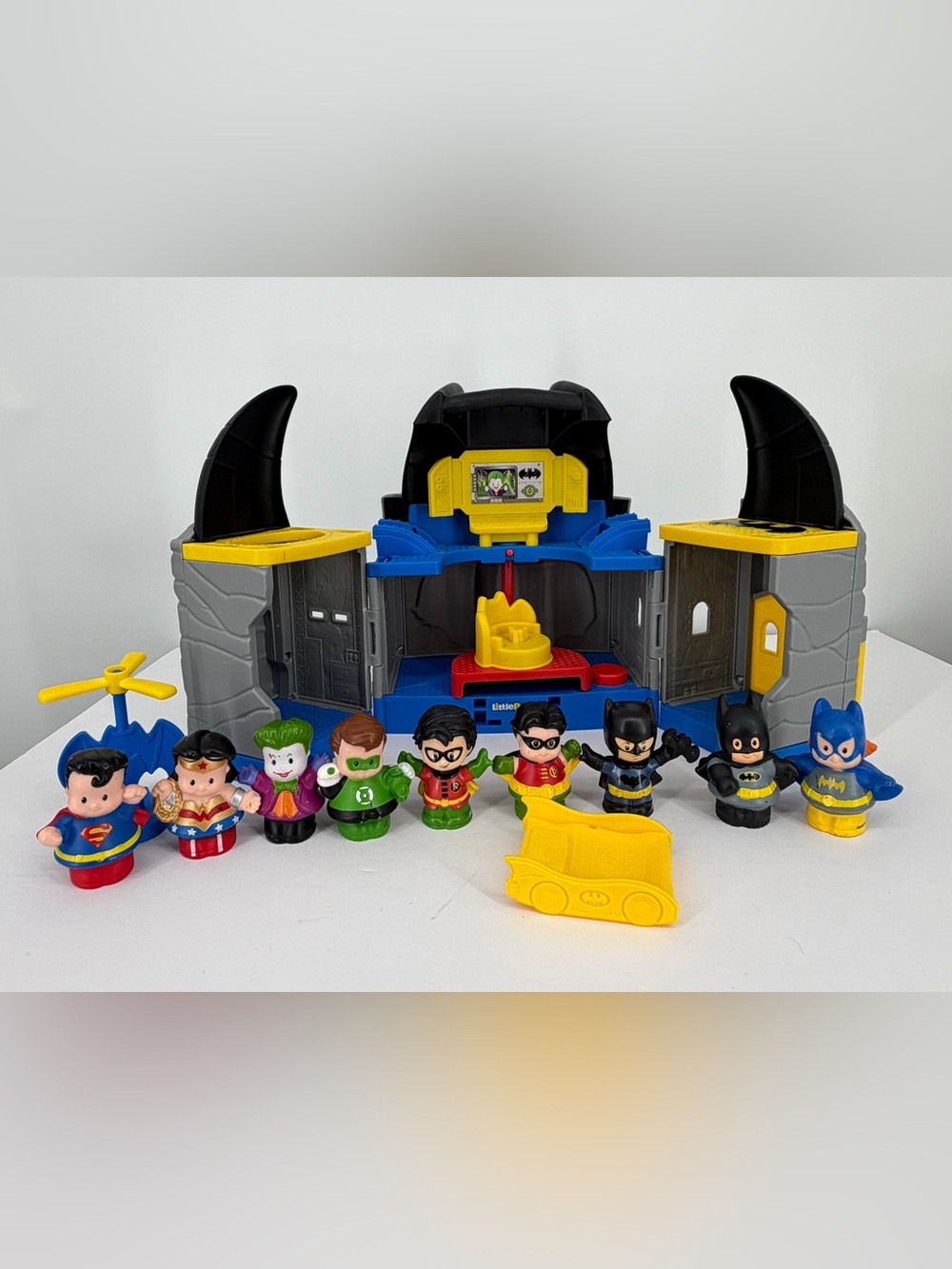 Fisher Price Little People DC Super Heroes Figures Batman Bat Cave Playset Lot